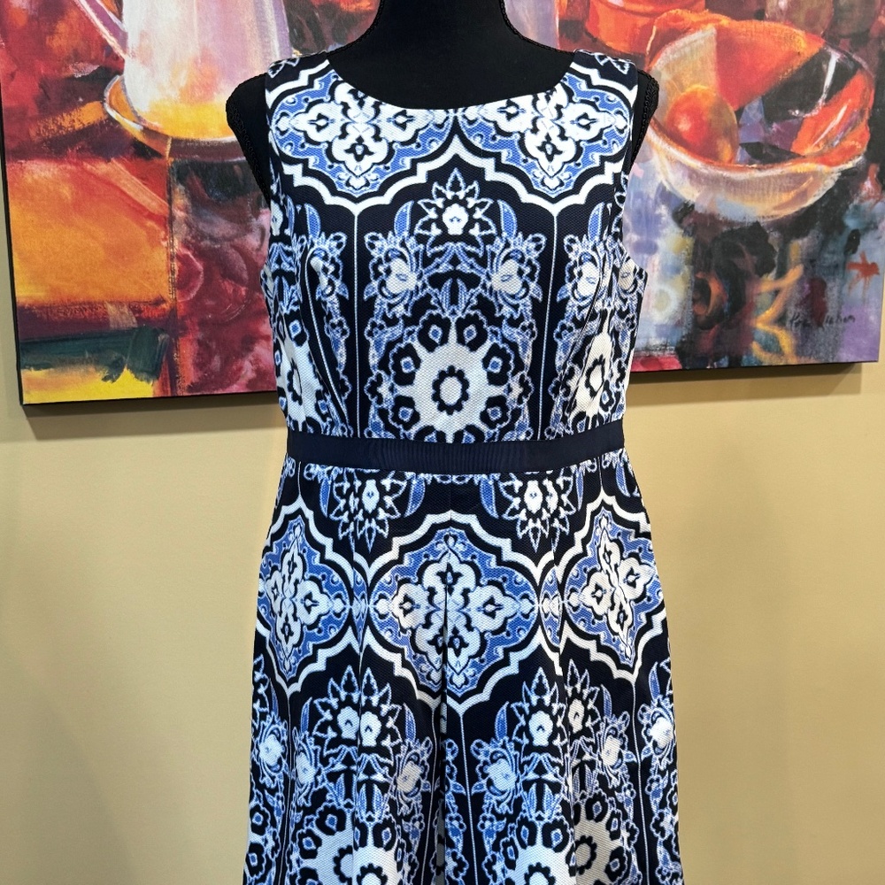 LOW PRICE!****TALBOTS****NWT Fully-Lined  Dress Blue/White Medallion Print -8P - Picture 4 of 15